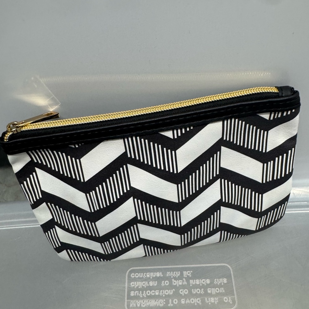 Black and Gold Zippered Pouch - Picture 2 of 2